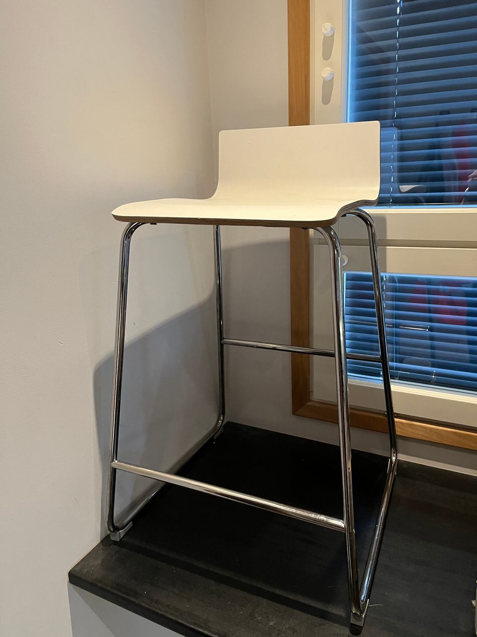 Ikea baarituoli valkoinen