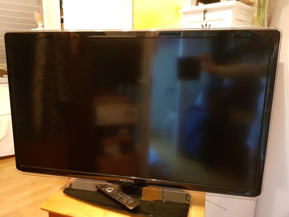 Myydään PHILIPS 42PFL8684 42" DIGI-TV