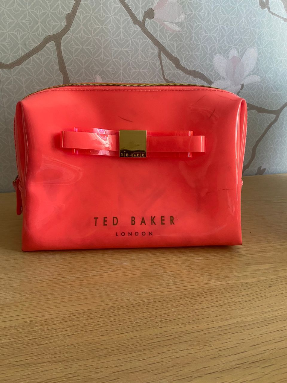 Ted Baker kosmetiikkalaukku