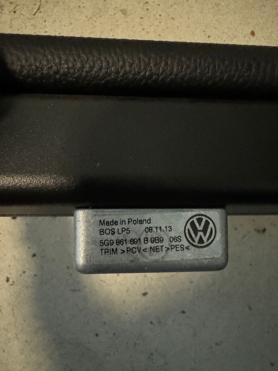 Volkswagen golf tavaraverkko / koiraverkko