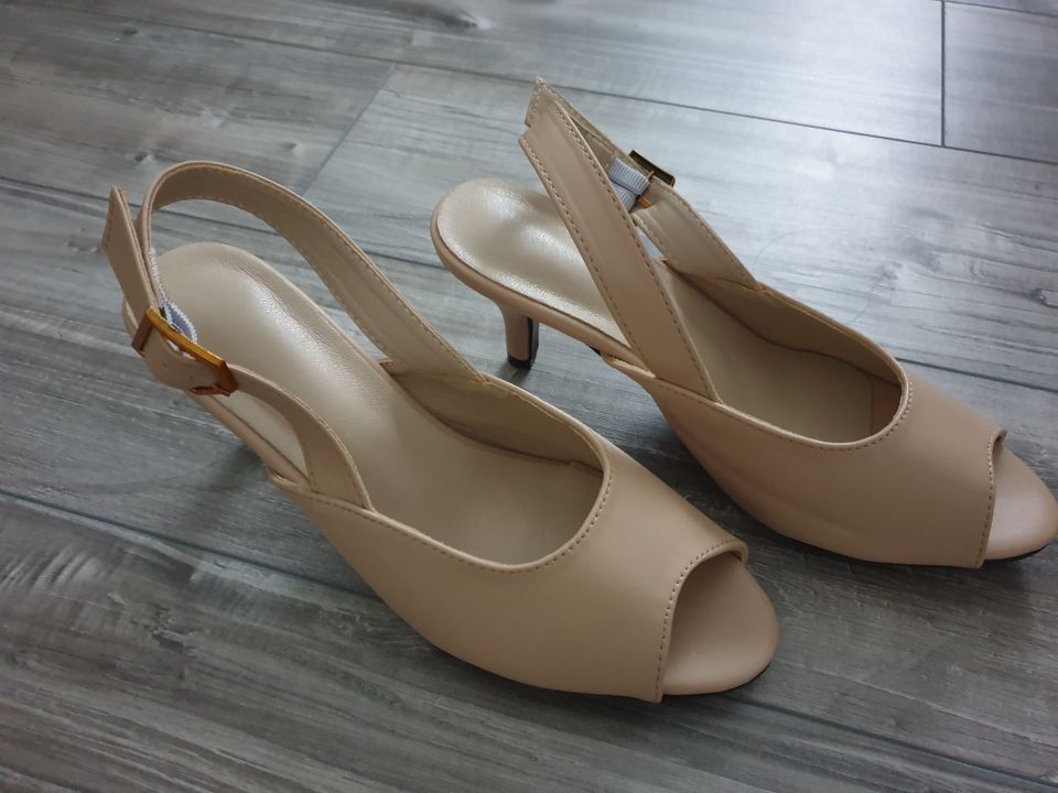 Naisten sandaalit - uudet