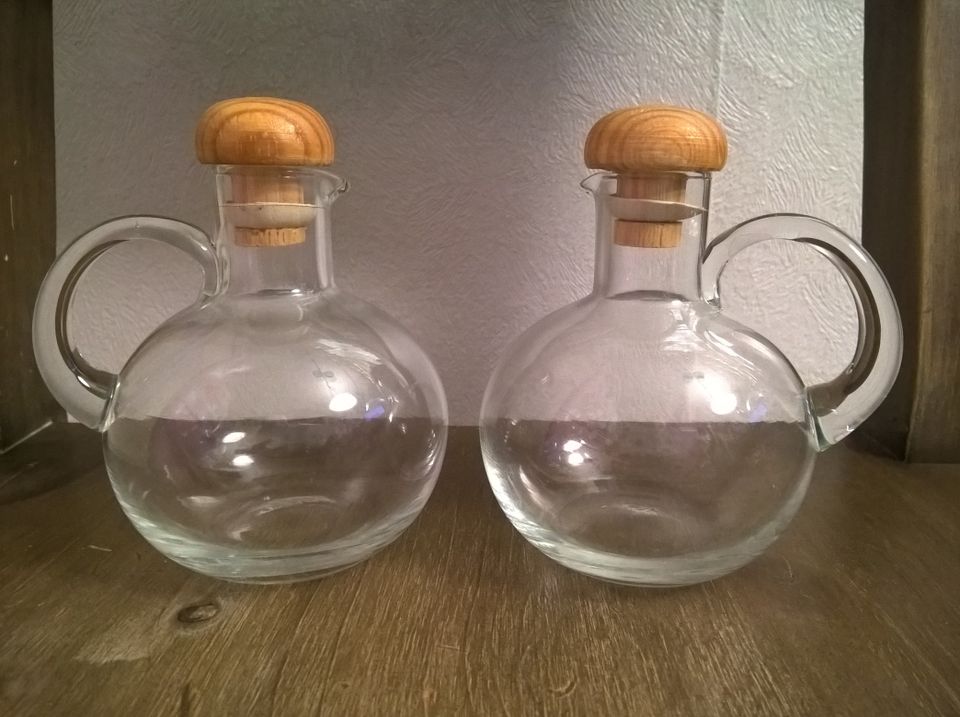 Uudet lasiset öljy- & viinietikkapullot /yht