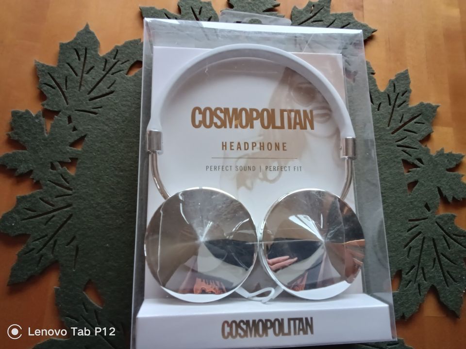 Cosmopolitan kuulokkeet uudet paketissa