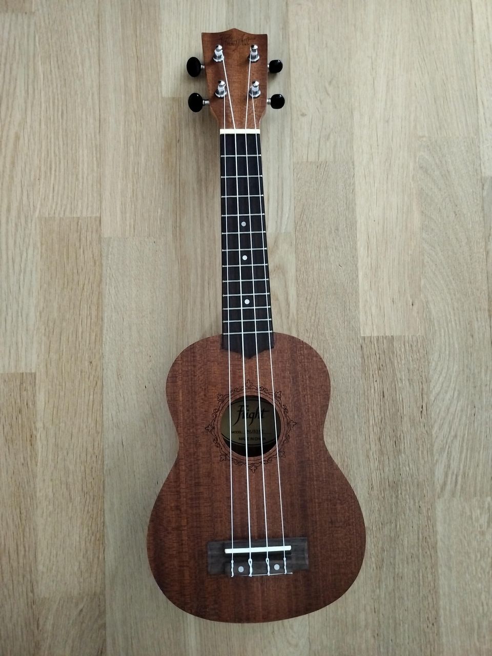 Ruskea Flight-ukulele