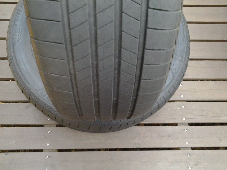 2 kpl Bridgestone 235/55 19" Kesärenkaat