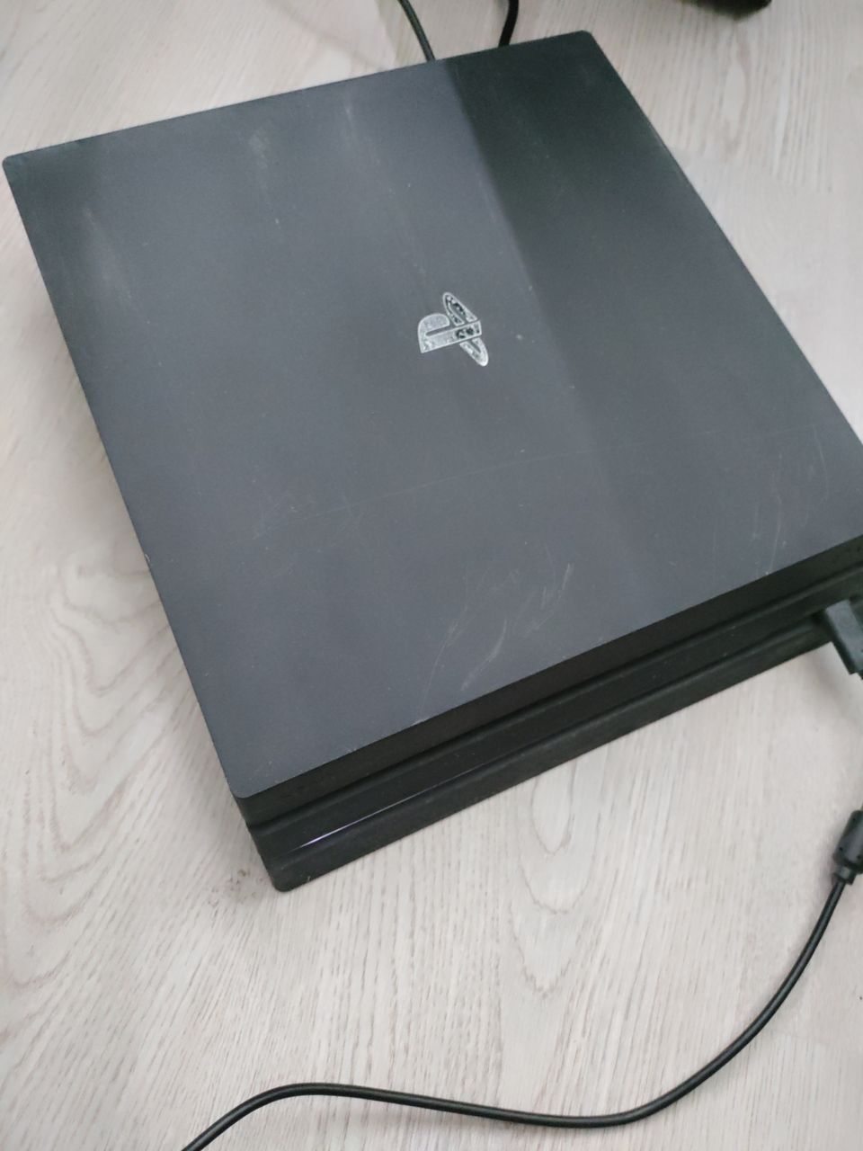 Ps4 pro + kasa pelejä