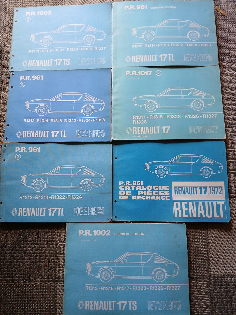 Renault varaosakirjat 15 ja 17