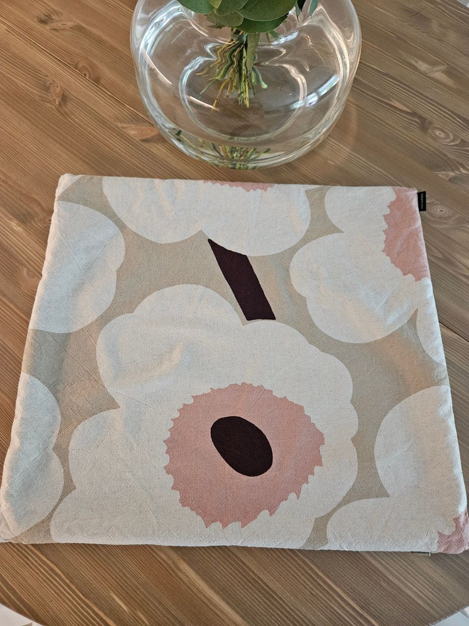 Marimekon Unikko tyynynpäällinen