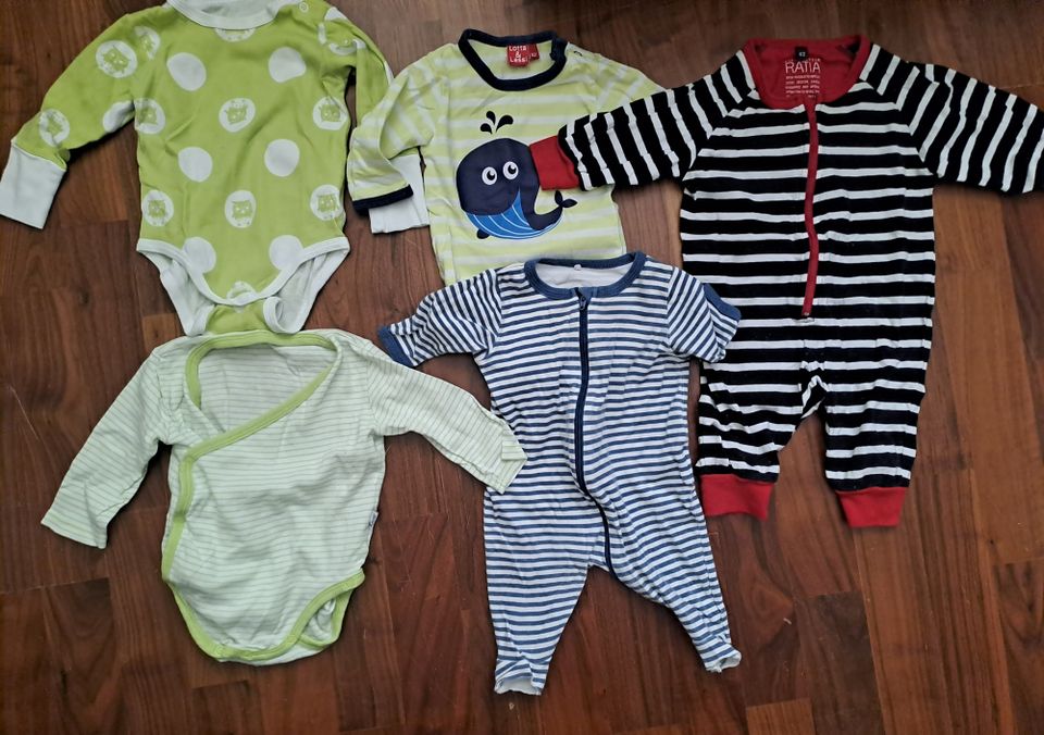 Vauvan vaatteita 62-68cm