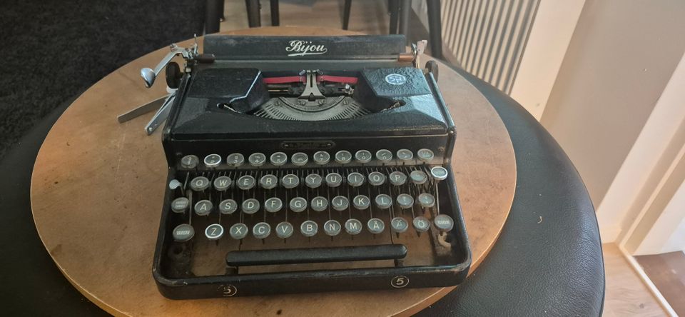 Kirjoituskone Bijou Model 5