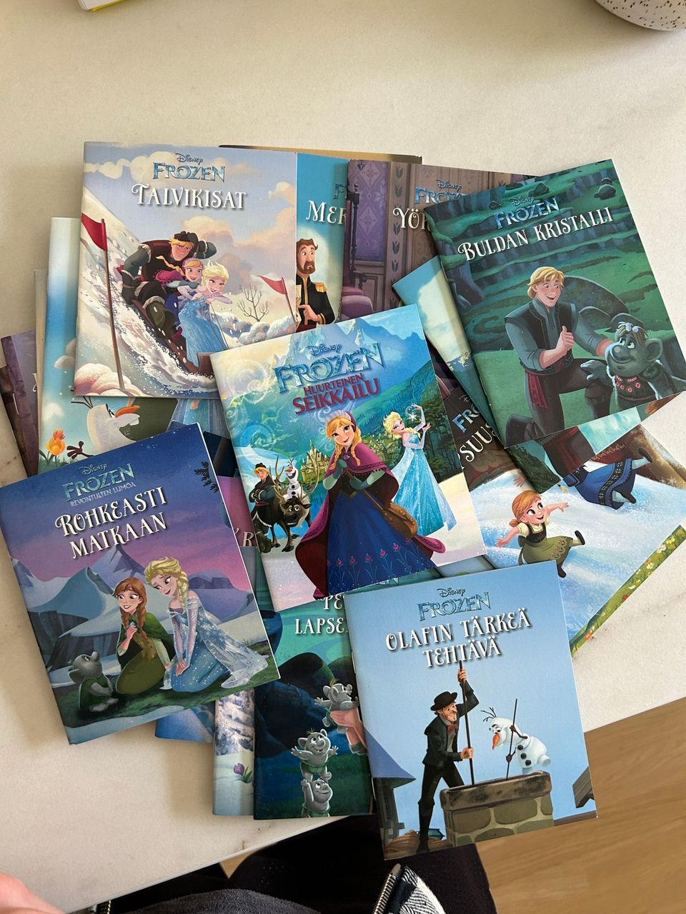 Disney Frozen lasten kirjat