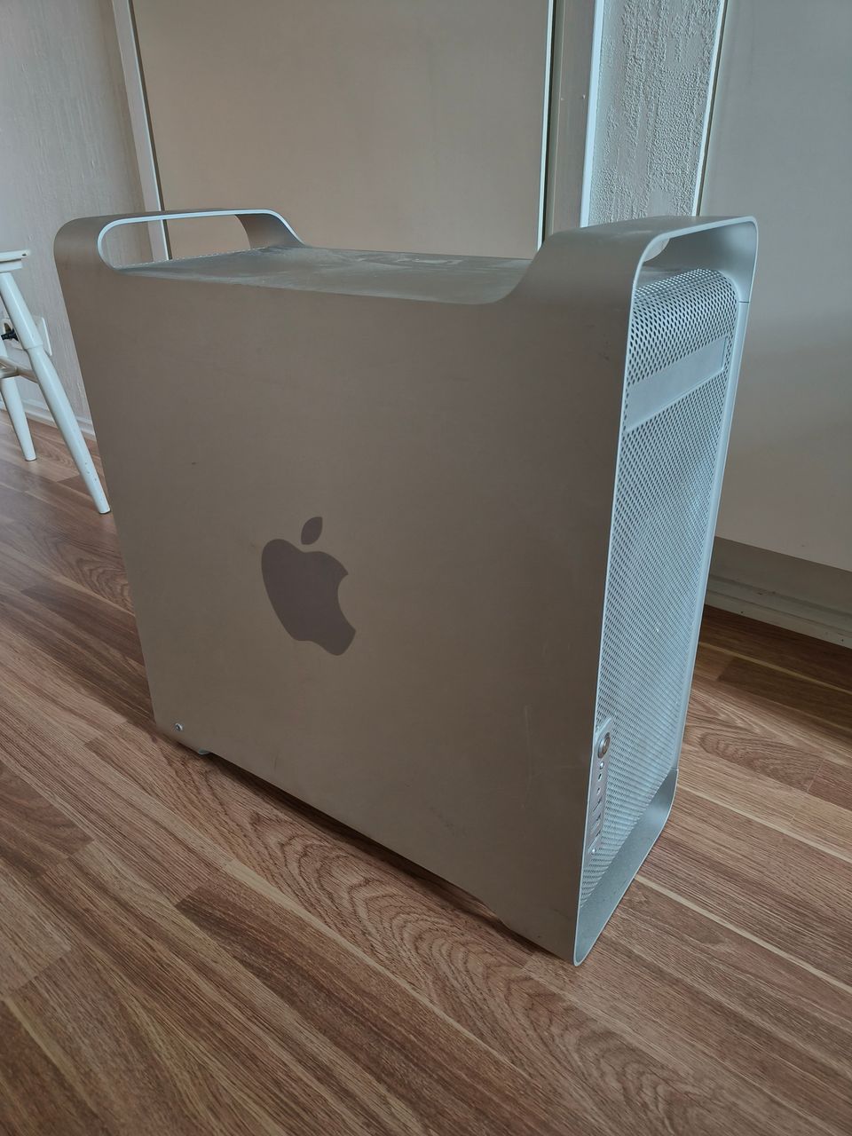 Harvinainen Apple mac pro (2008) kotelo mod