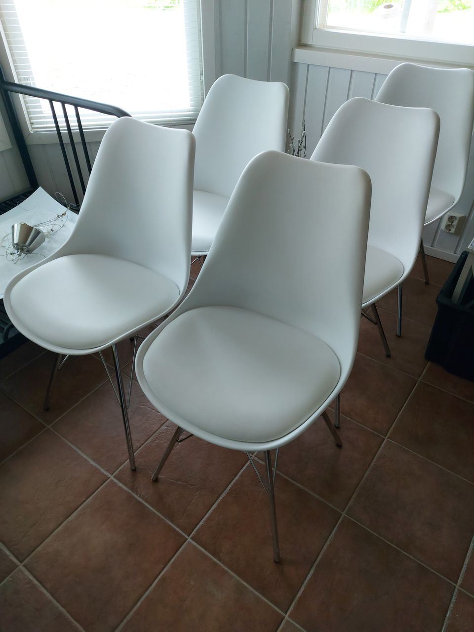 10kpl tuoleja
