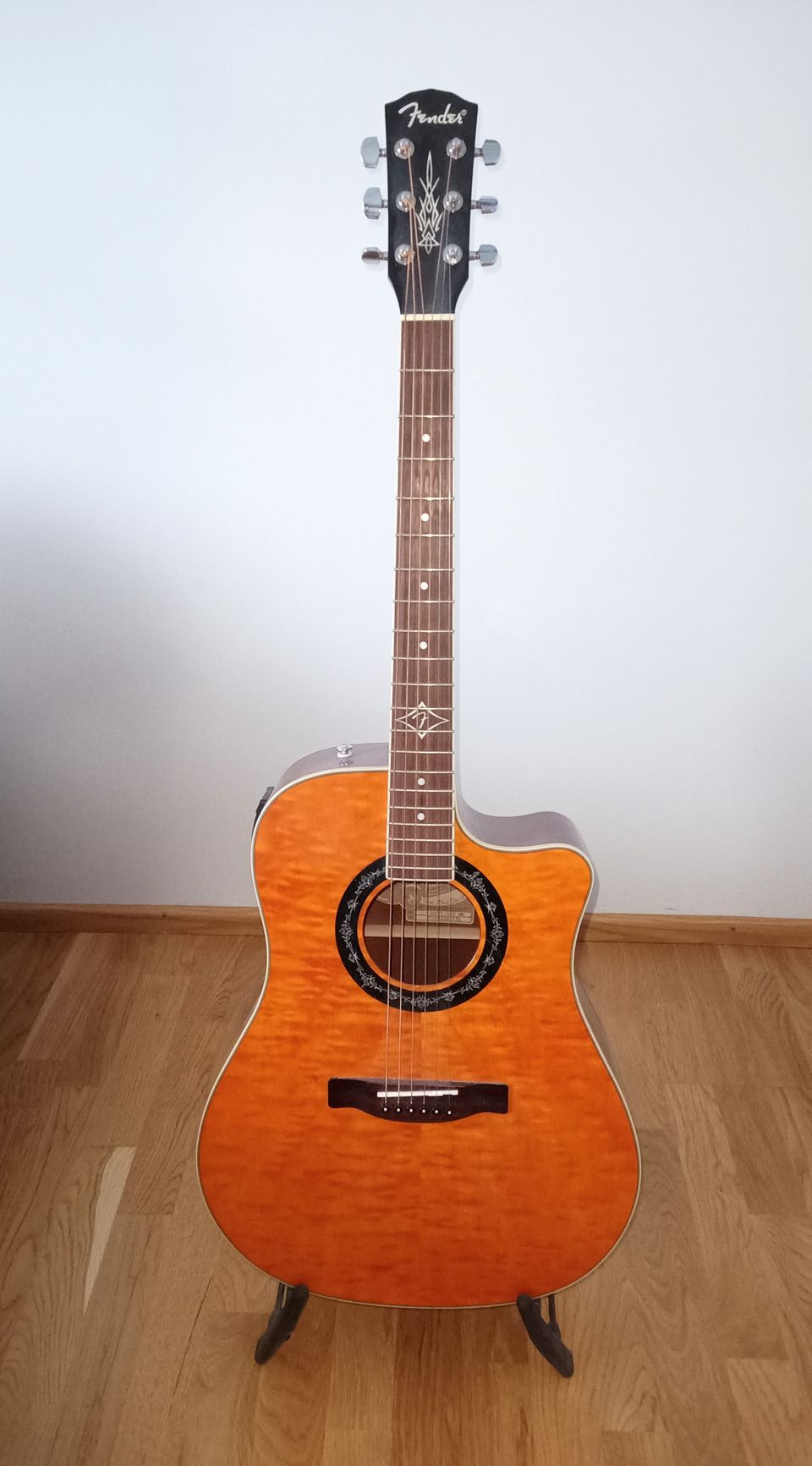 Fender t-bucket 300 CE elektroakustinen kitara