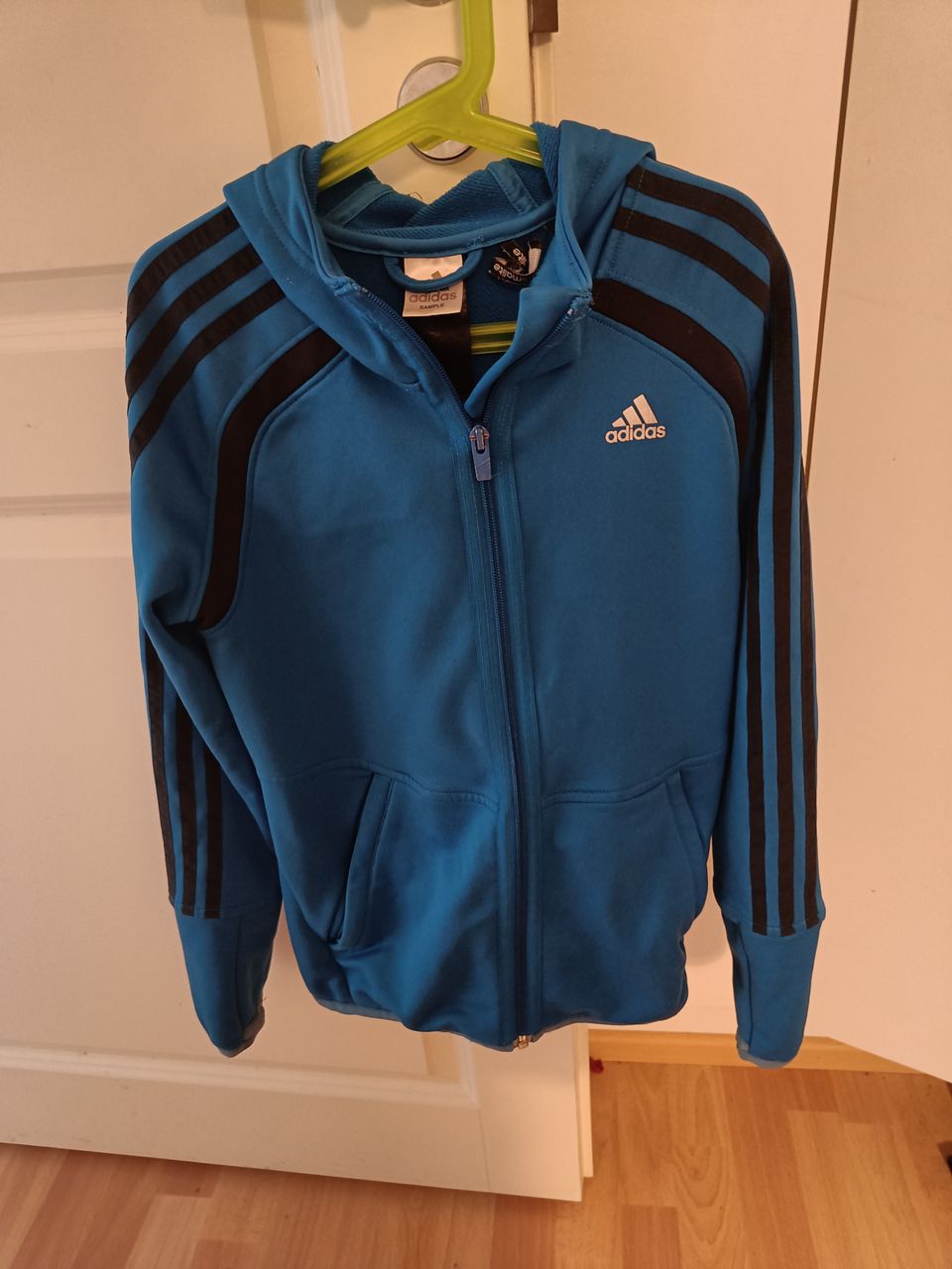 Adidas treenitakki, koko 150