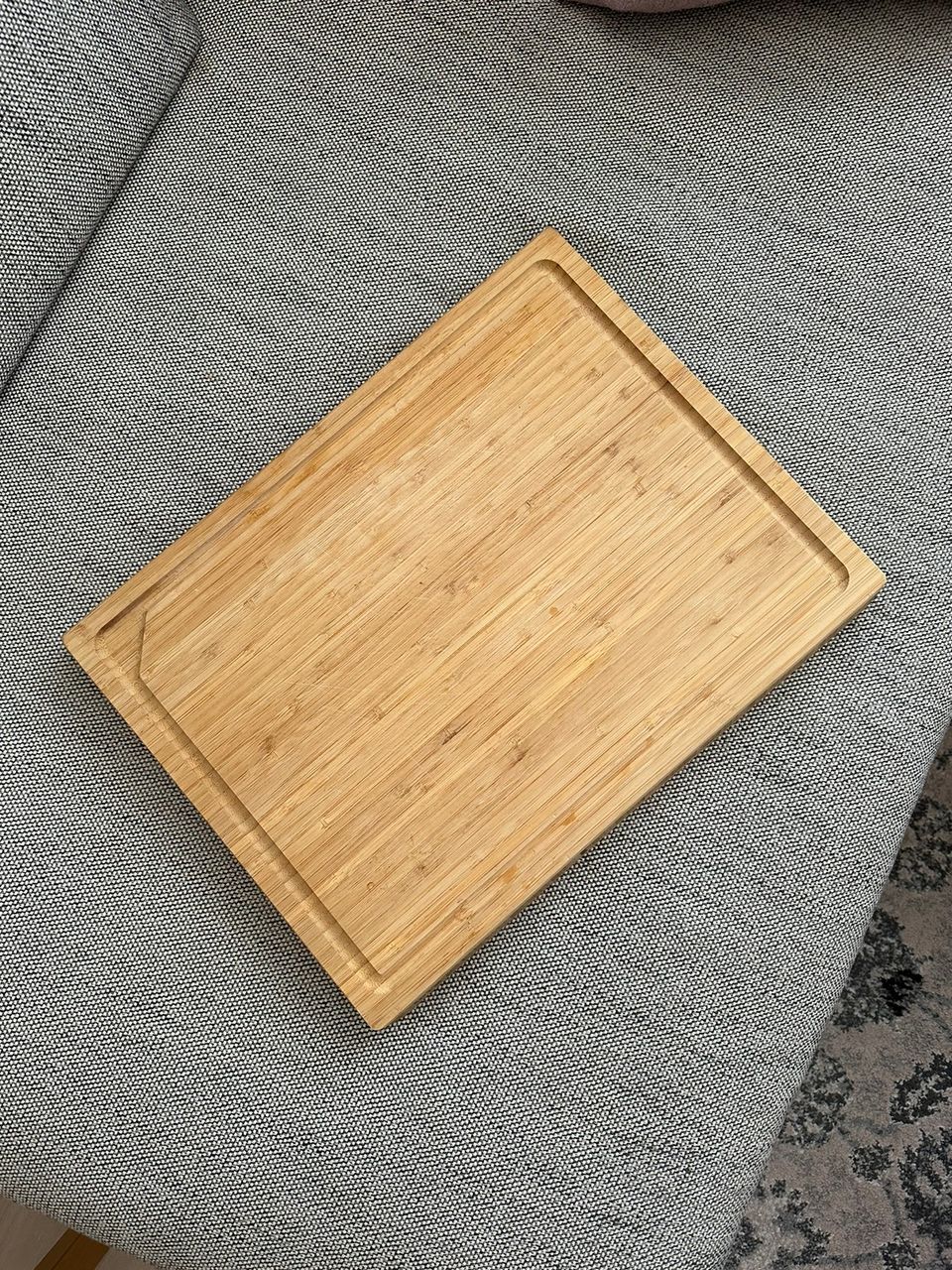 Käyttämätön iso puinen Ikean leikkuulauta 45 x 35 cm