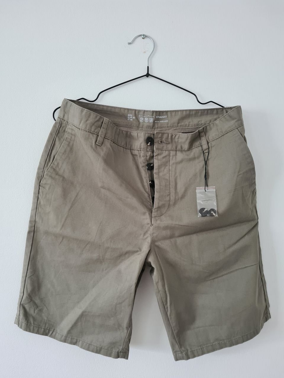 Green shorts for men size EUR 40