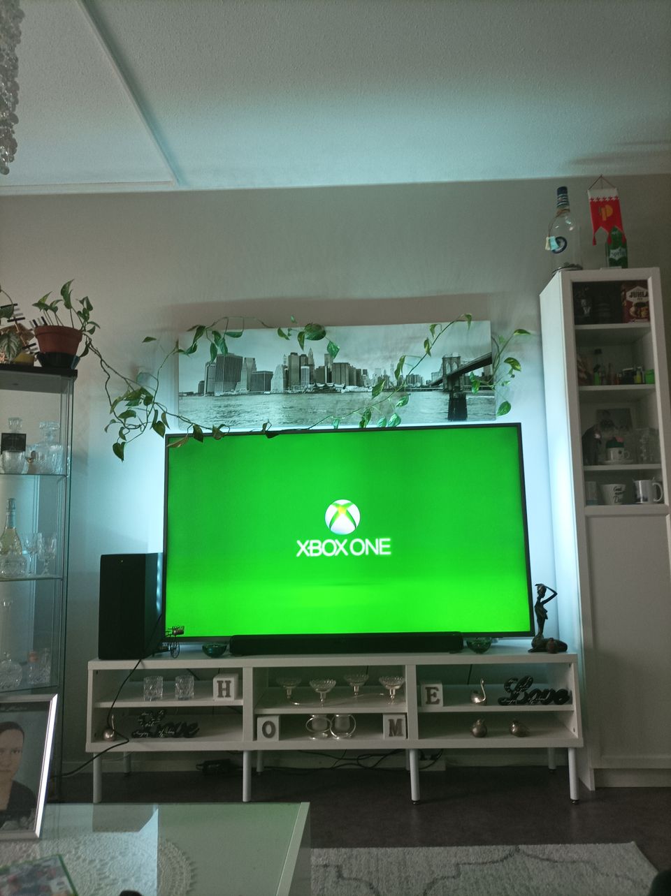 Hyvässä kunnossa Xbox one ja pelit myös vain nouto Seinäjoelta
