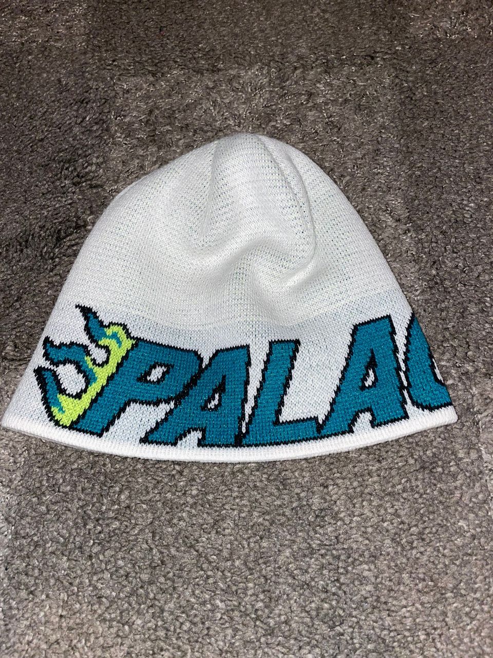 Palace skateboards pipo.