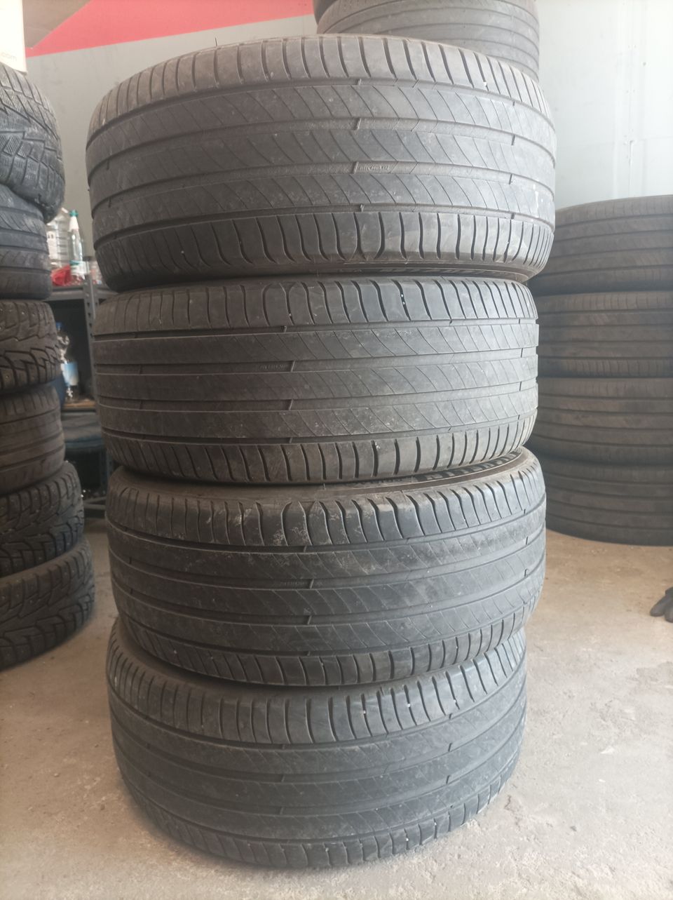 245/45/18 Michelin kesärenkaat 4kpl ,pinta 2x5mm ja 2x4mm. Dot 5122