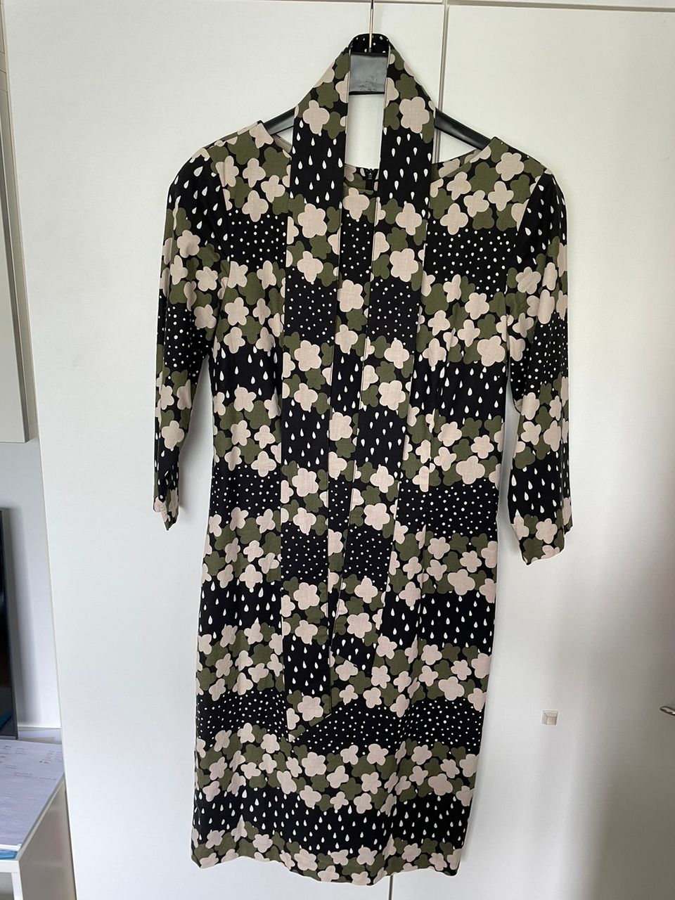 Marimekko Samettisade mekko (38), 50 €