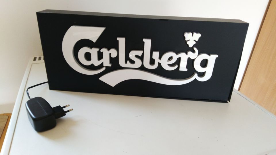 Sähköllä toimiva Carlsberg kyltti.