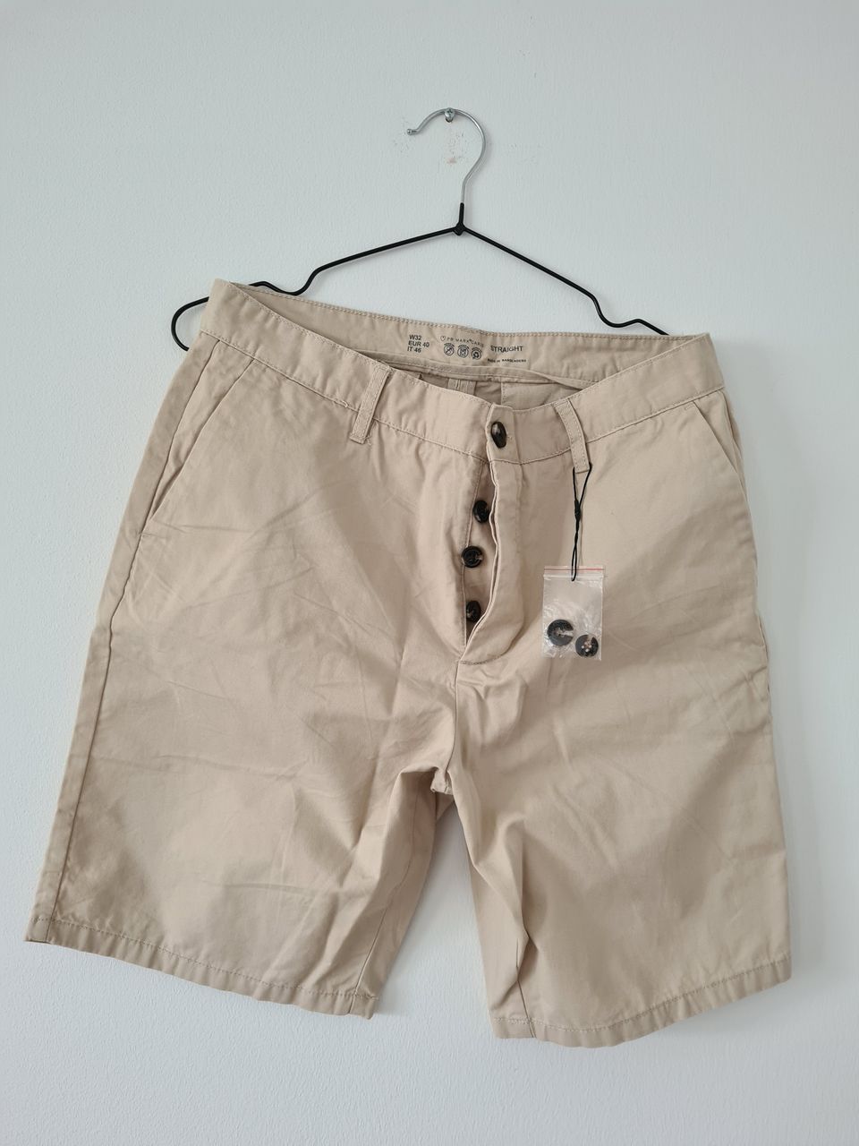 Beige shorts for men size EUR 40