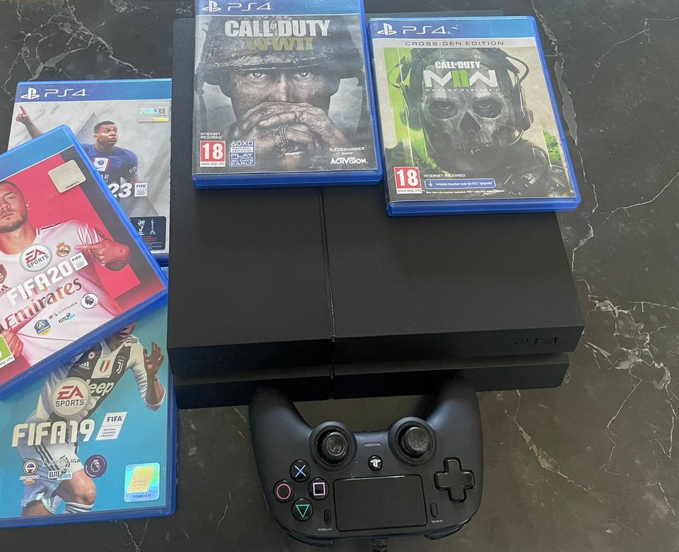 Hyväkuntoinen Playstation 4 1Tb muistilla ja 5 peliä