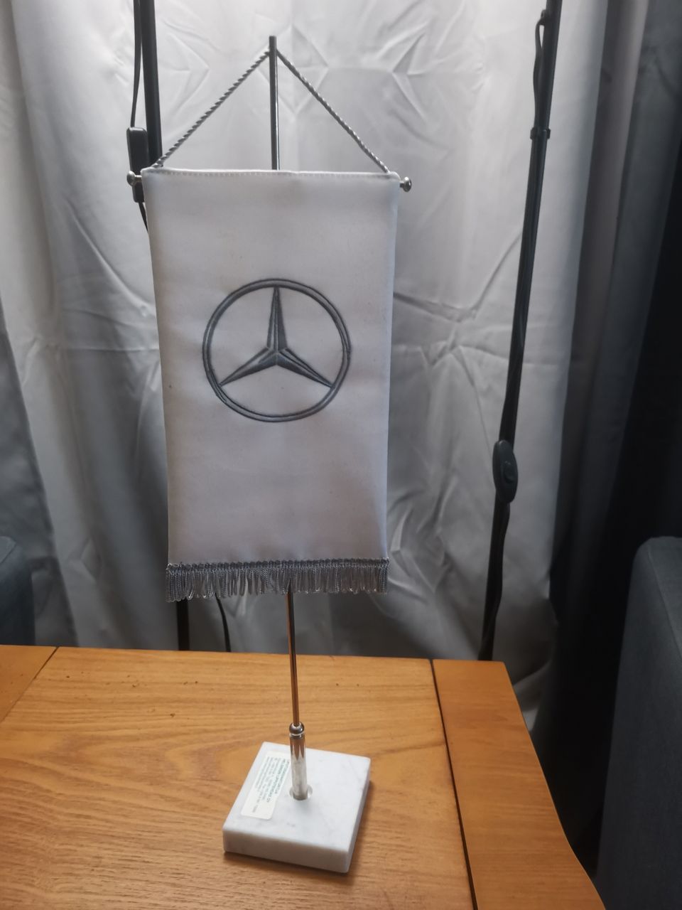 Mercedes Benz pöytäviiri