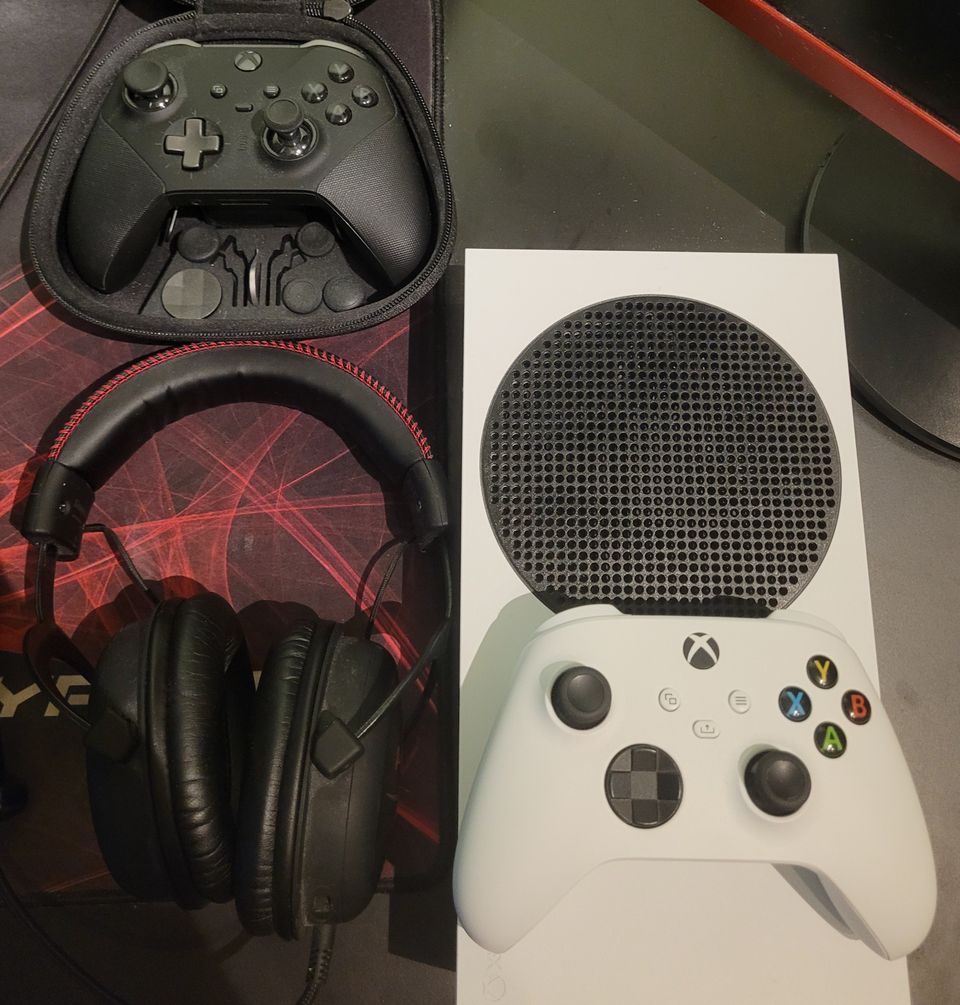 Xbox series s, elite series 2 controller, hyperx kuulokkeet