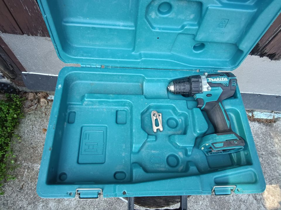 Makita akkuporakone DDF 484 laukussa