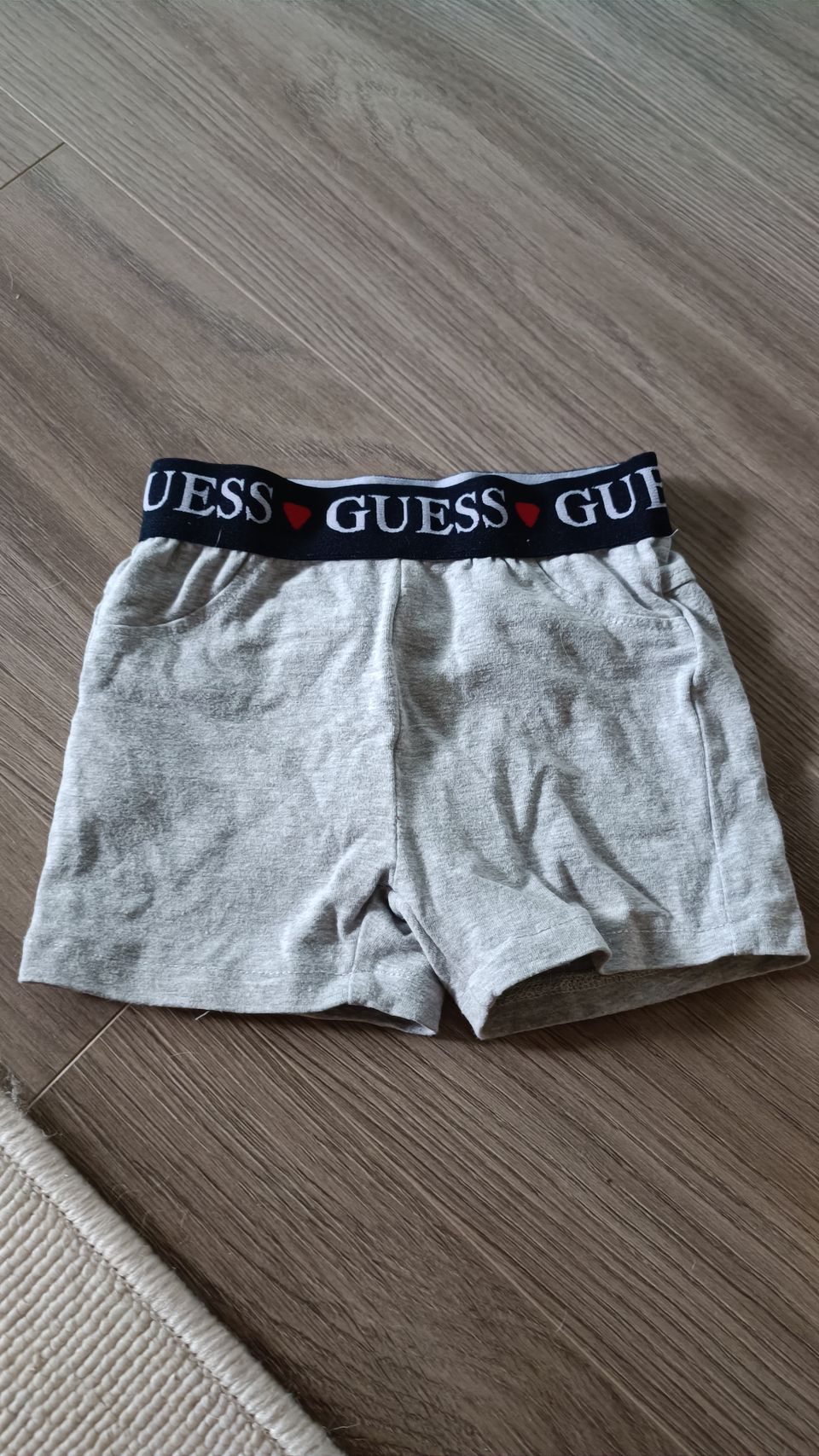 Guess vauvan shortsit koko 3-6kk