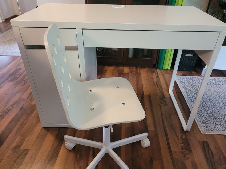 Ikean Micke työpöytä ja työtuoli