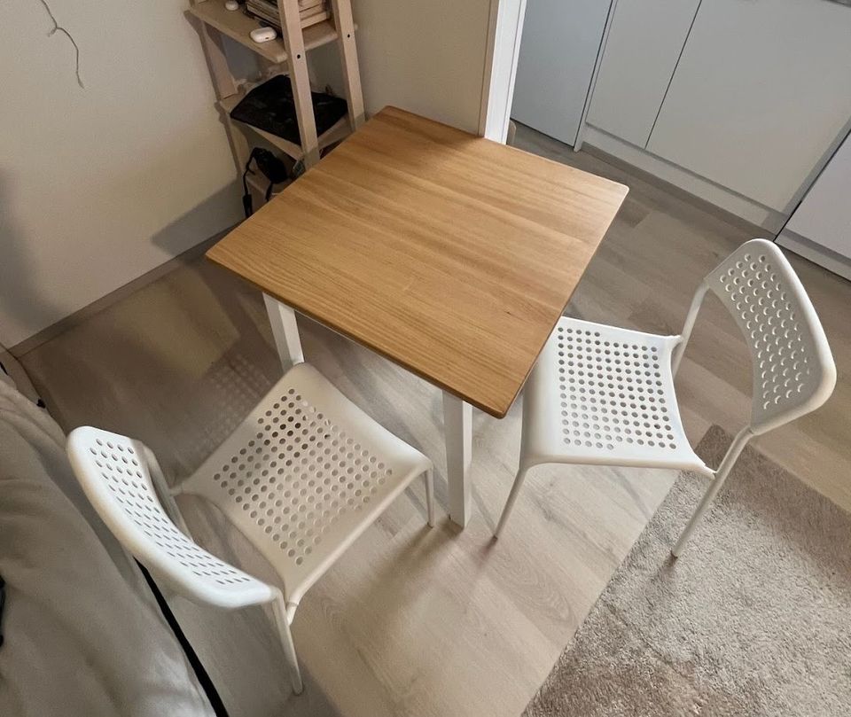 Ikea PINNTORP table (ruokapöytä) and ADDE chairs (tuulit)