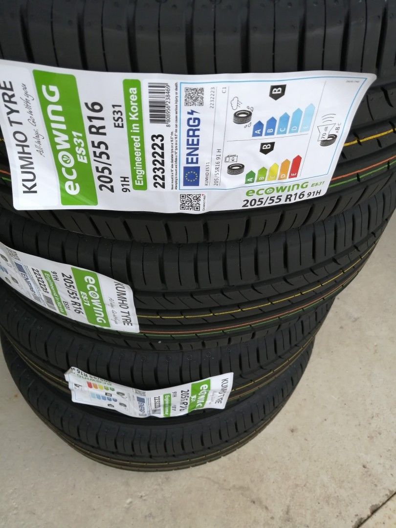 Uudet 205/55R16 KUMHO kesärenkaat alle asennettuna