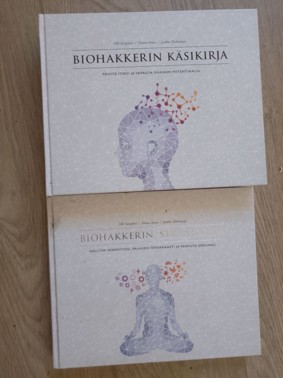 Biohakkerin käsikirja ja -Stressikirja!