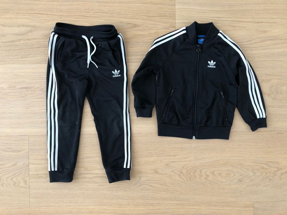 Adidas verkkapuku, 104