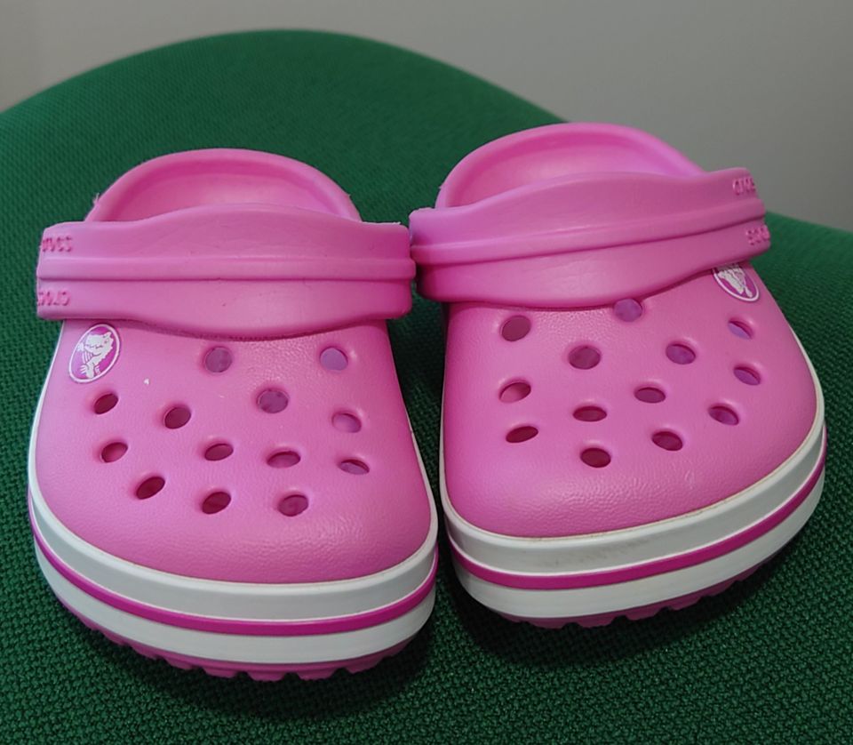 Crocs (c4 = 19-20)