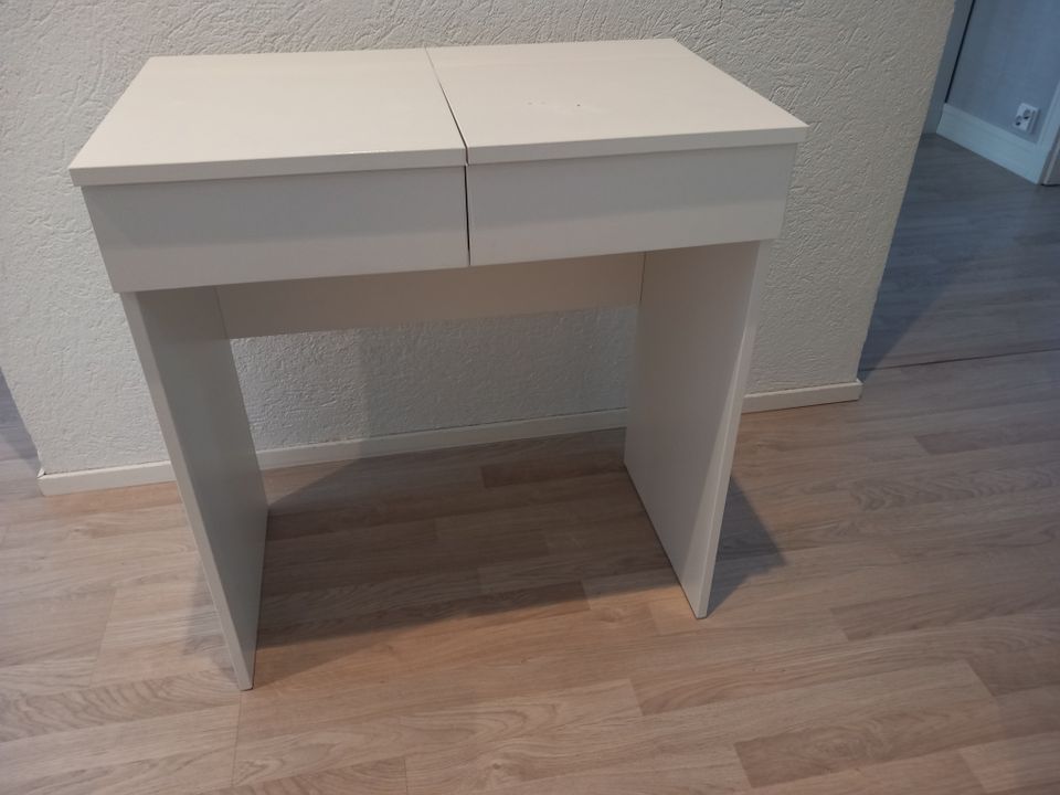 Ikea Brimnes kampauspöytä