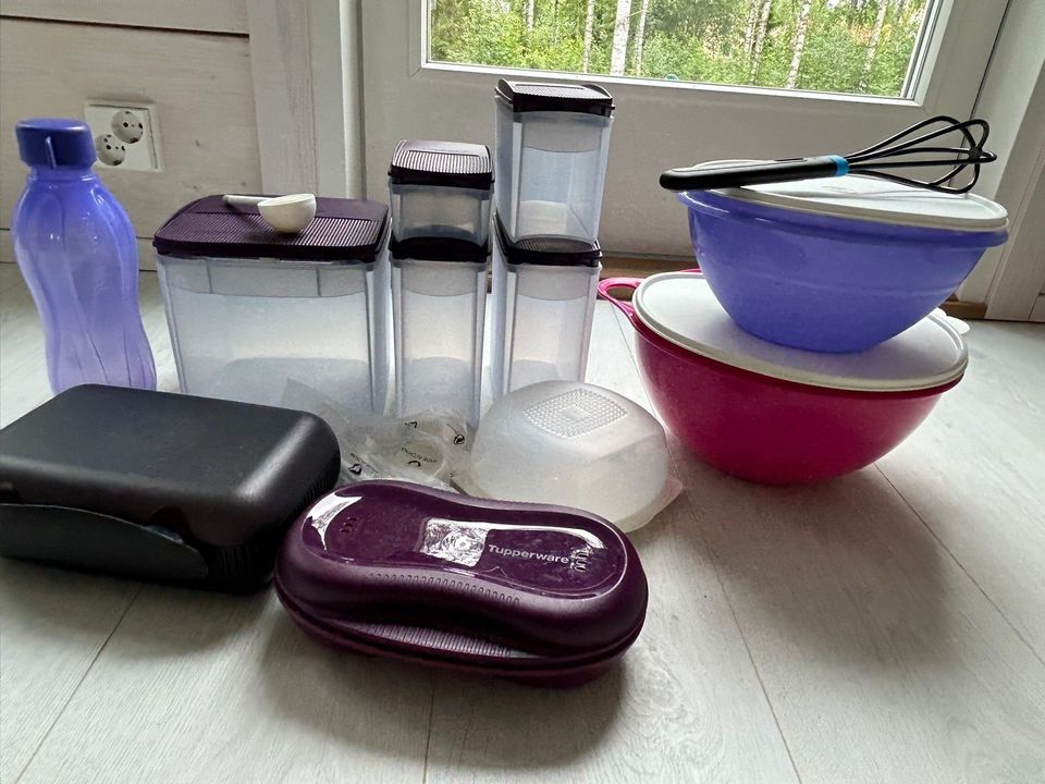 Tupperware astioita