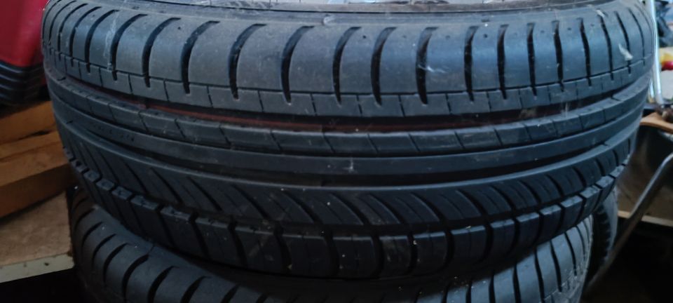 185/65R14 Nokian 4x100 alumiinivanteilla