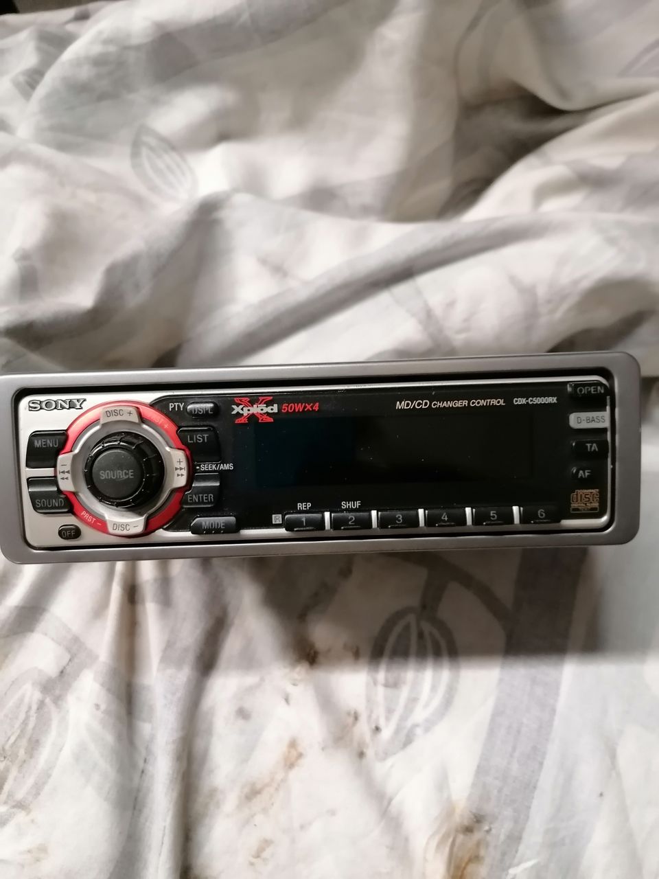 Sony md/cd radiosoitin autoon