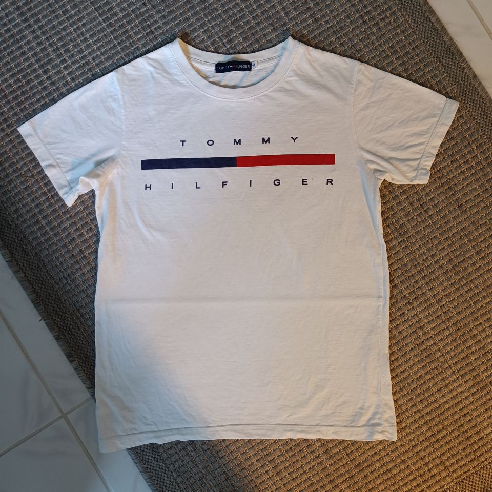 Tommy Hilfiger t-paita