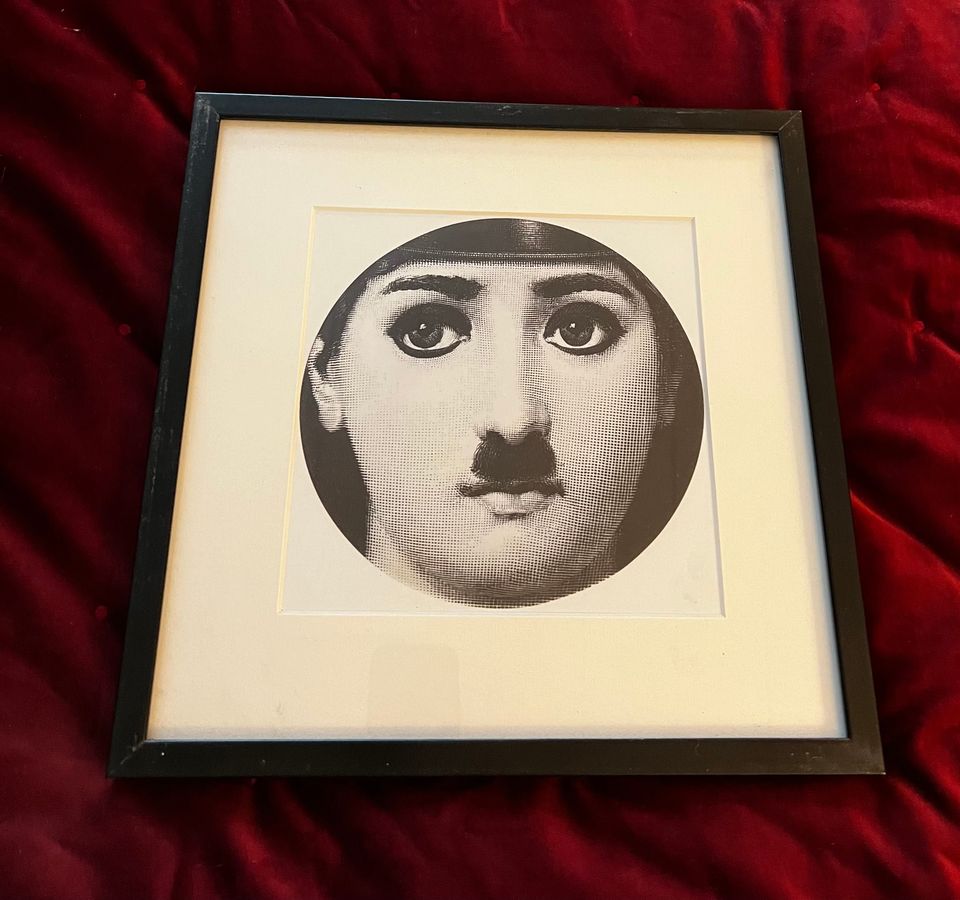 Fornasetti-kuva kehyksissä, Lina/Chaplin