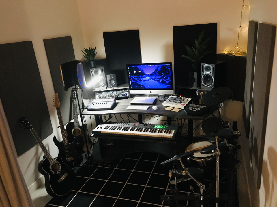Studiopöytä (Millenium SD-180 B)
