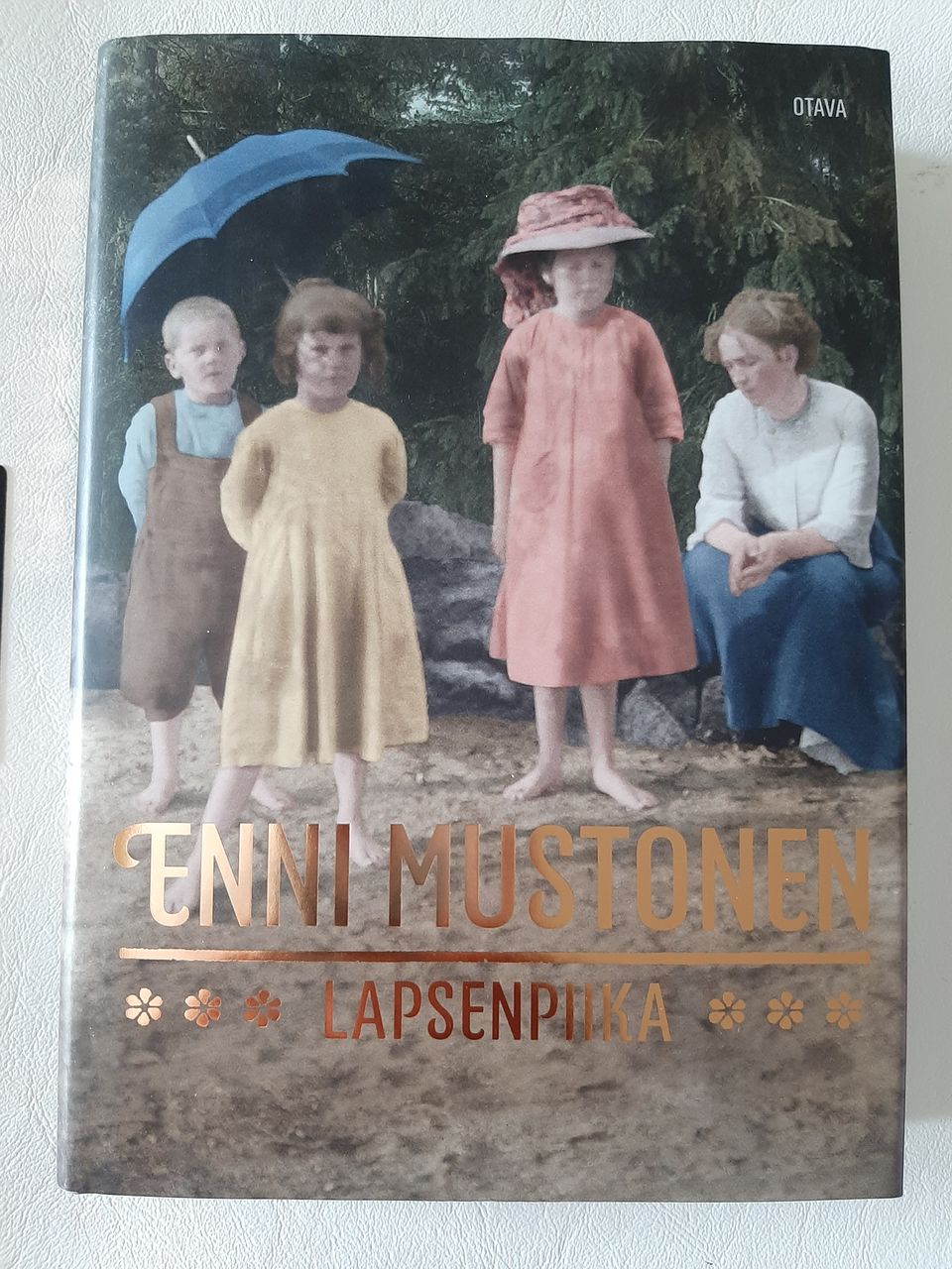 Kirja: Enni Mustonen: Lapsenpiika