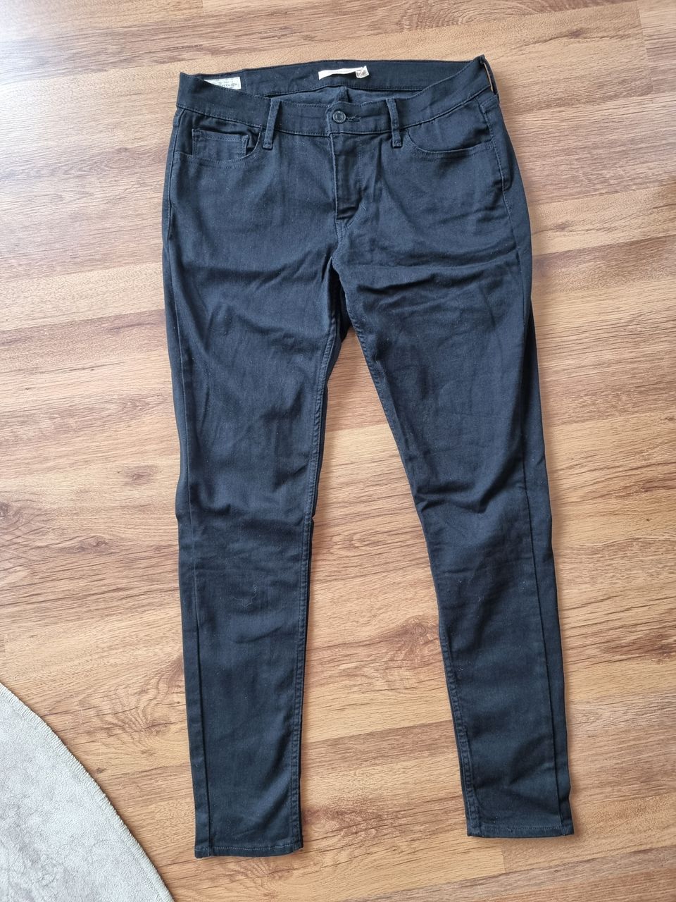 Uudet Levis farkut mustat W32 L30