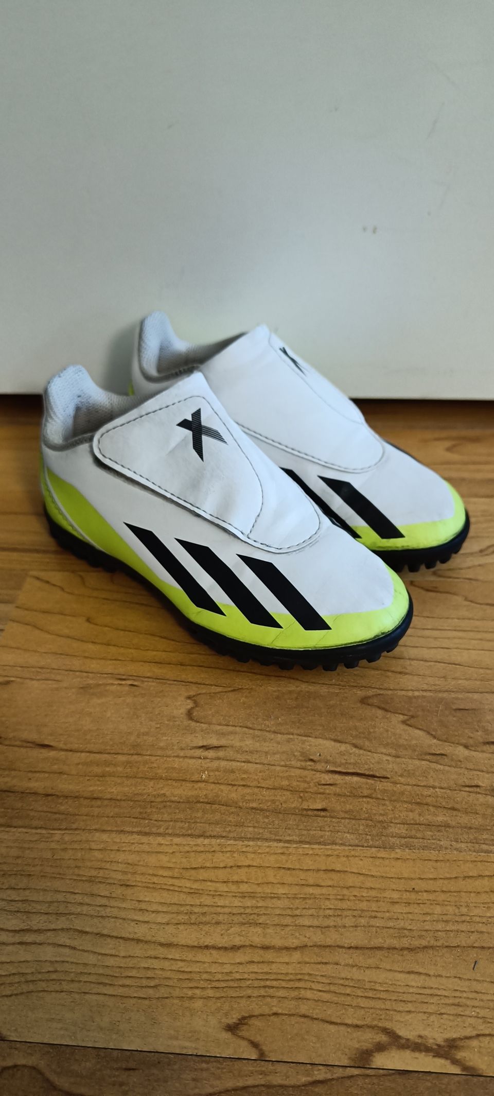 Adidas nappikset koko 28