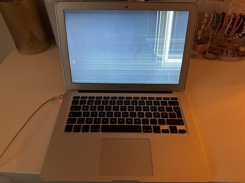 MacBook Air 13 inch (2012)