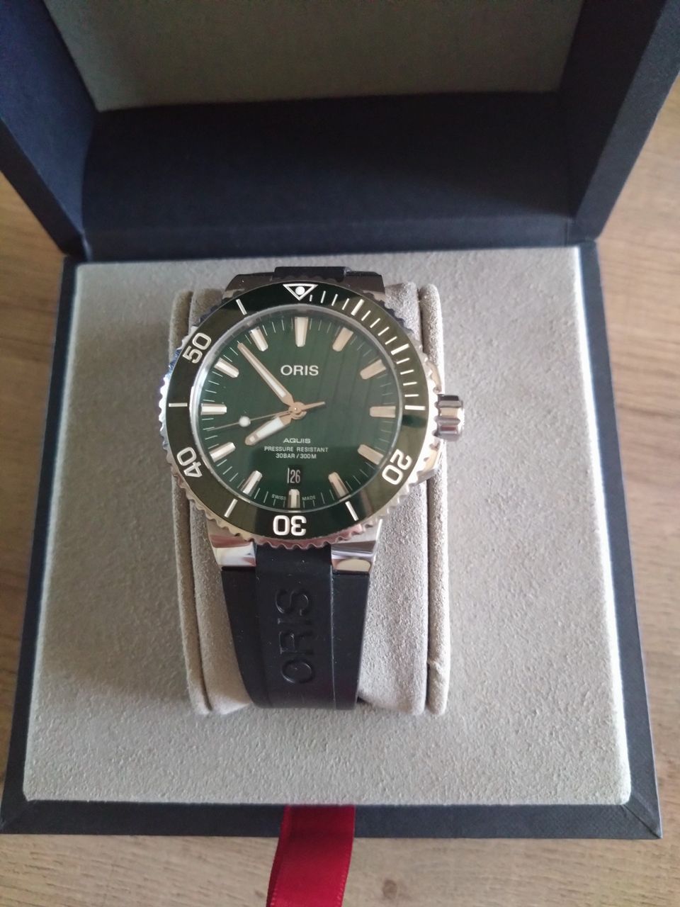 Oris aquis date 43.5mm Green